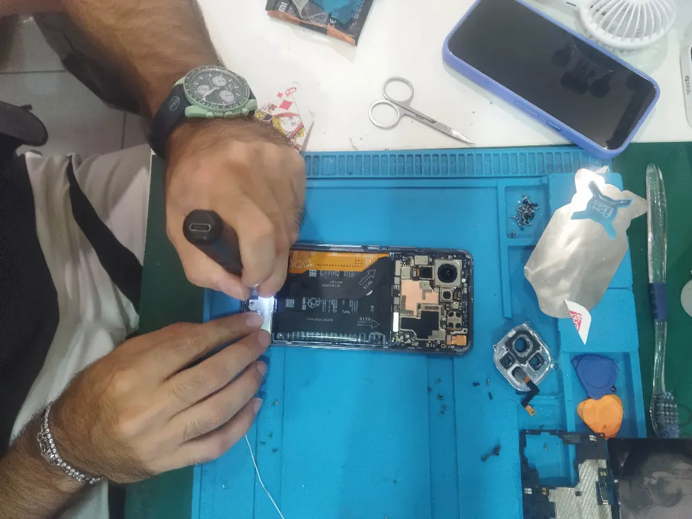 foto principale Sostituzione batteria smartphone a Anagnina, Roma - iRiparazioni | Anagnina